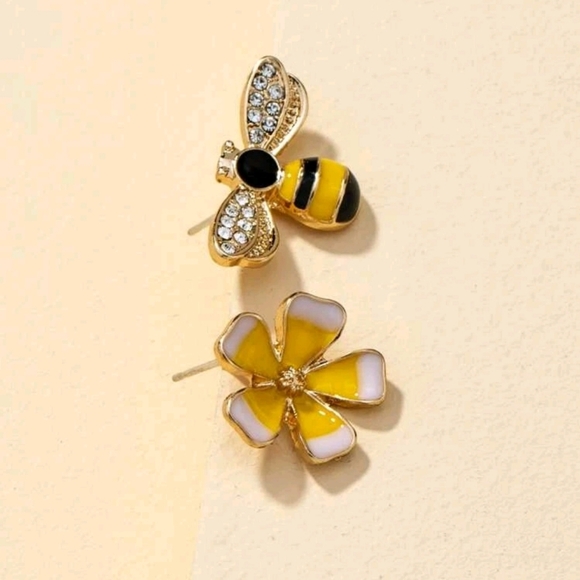 LAST ONE! new! Mismatched stud earrings - Picture 7 of 11